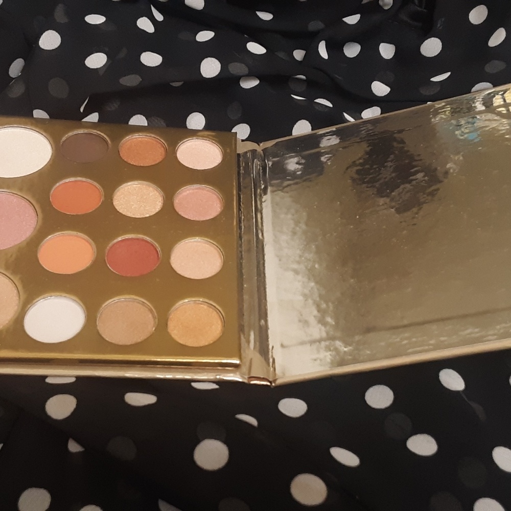 Nicole Miller Glamour face palette